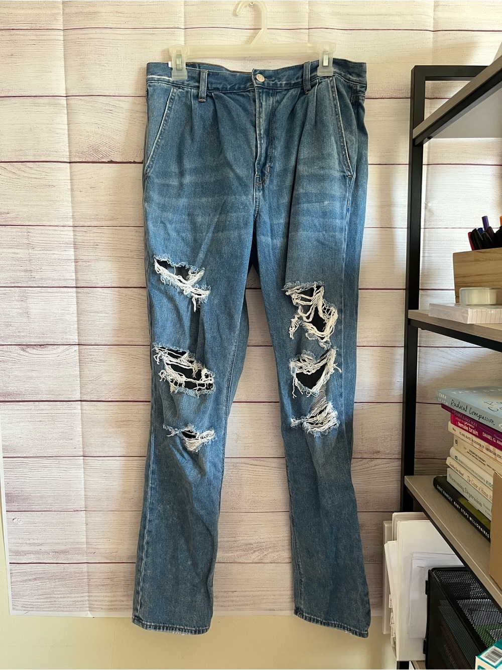American Eagle distressed mom jean size 12 long